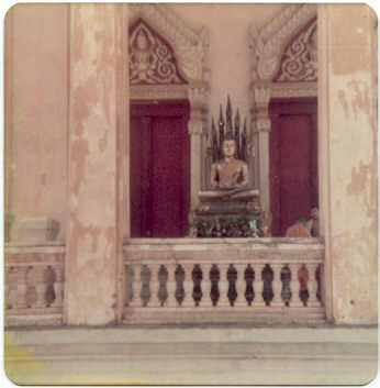 Buddist Temple Udorn.jpg